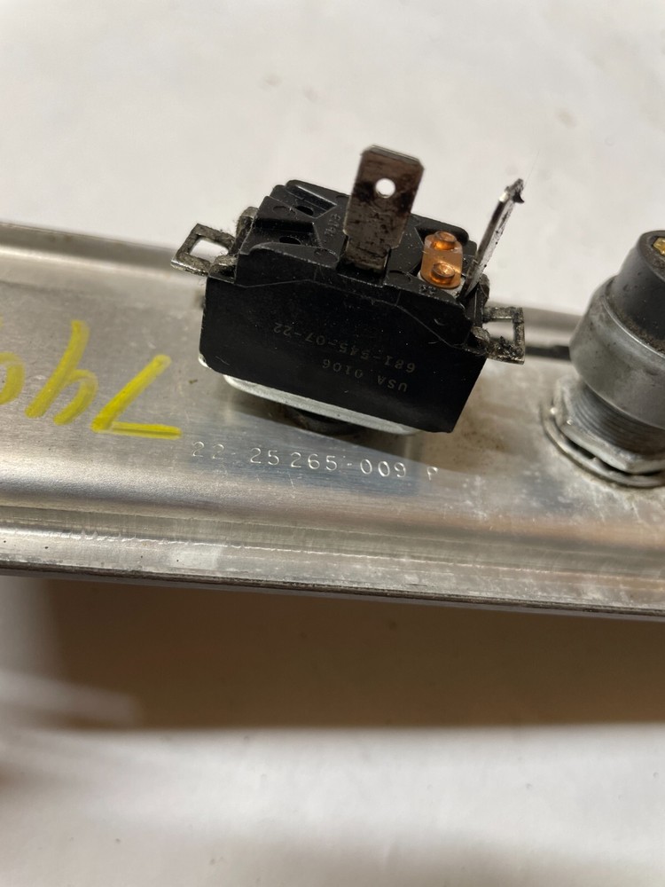 FREIGHTLINER CLASSIC XL SWITCH PANEL - DASH PANEL - Used 7495