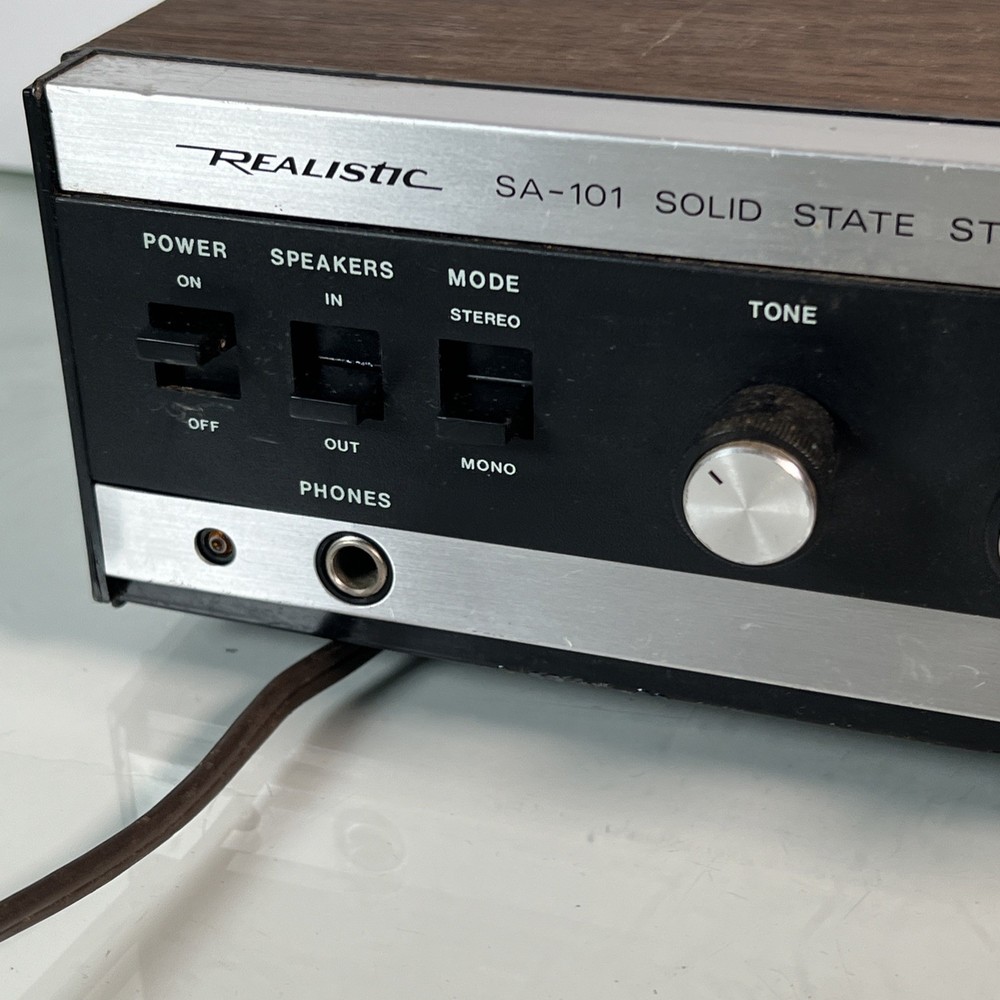Vintage Realistic SA-101 Solid State Stereo Amplifier RadioShack Powers On As Is