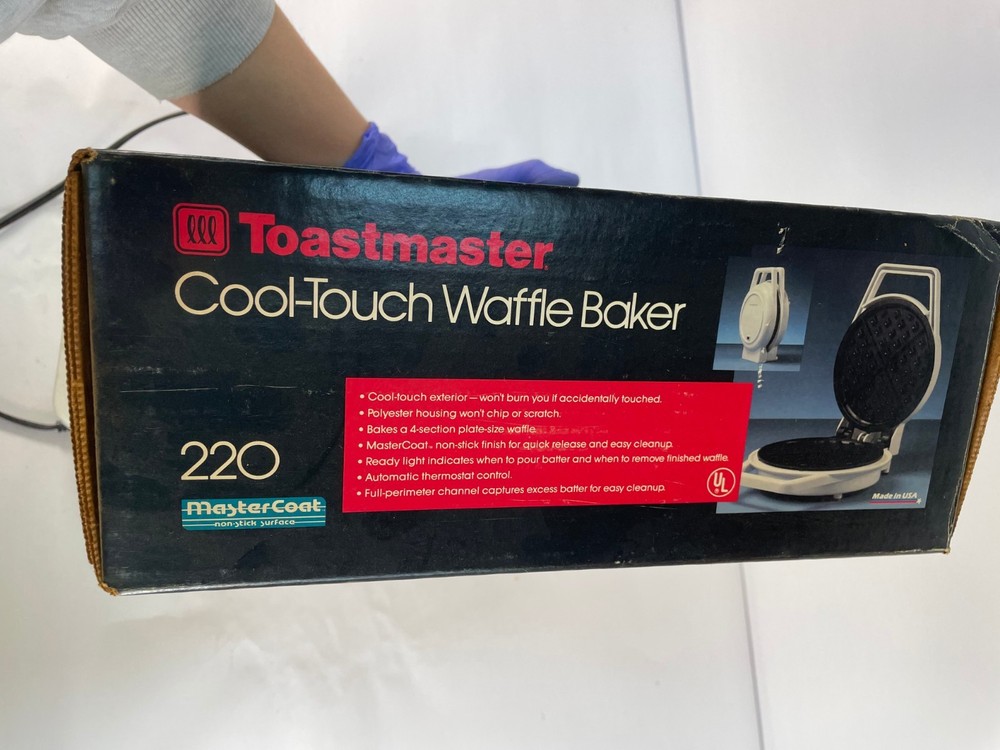 Toastmaster Model 220 Cool-Touch Waffle Baker
