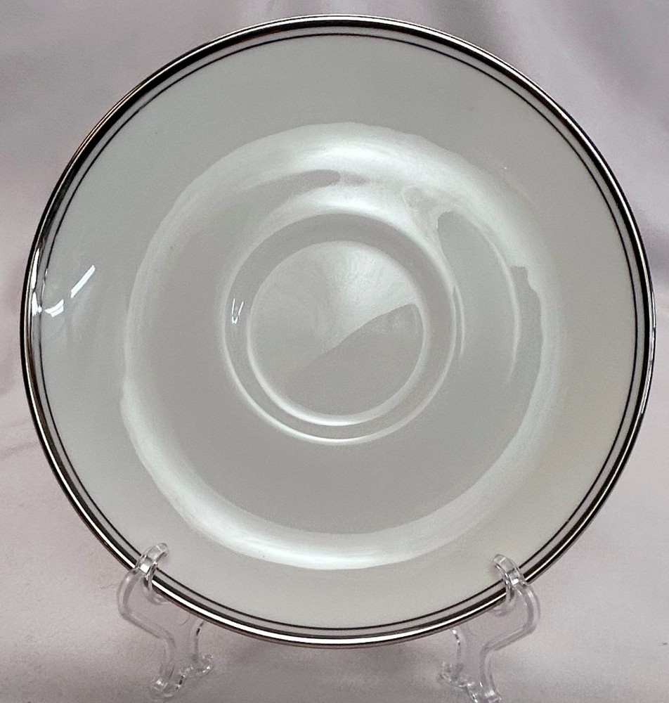 Mikasa Gothic Platinum 5 Piece Place Setting Bone China- NEW