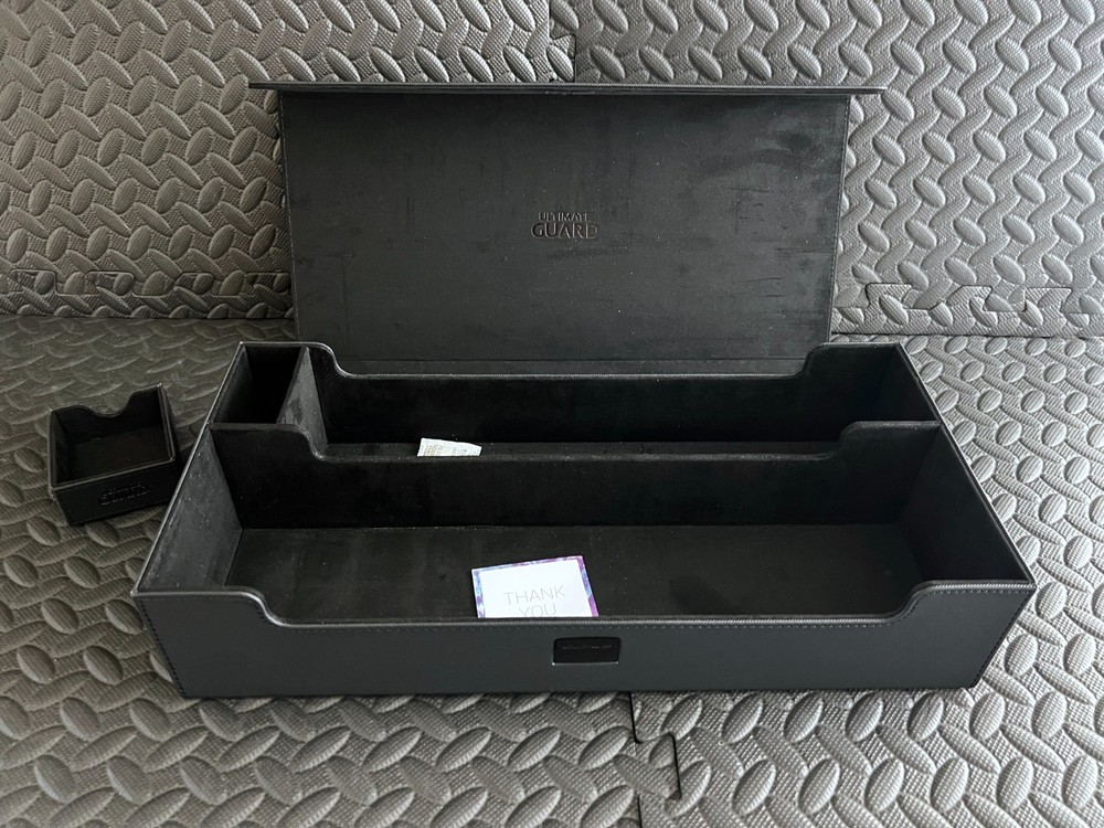 Ultimate Guard Black Superhive 550+ Deck Case