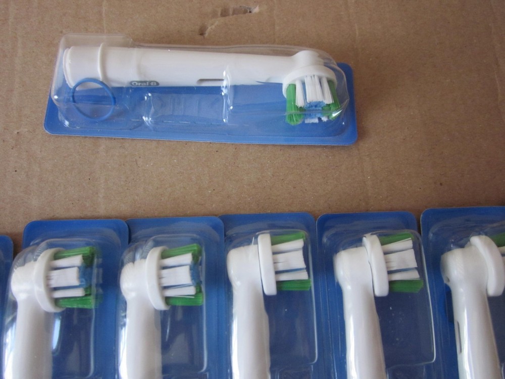 Oral-B Precision Clean Replacement Brush Heads - Mailbox Pack