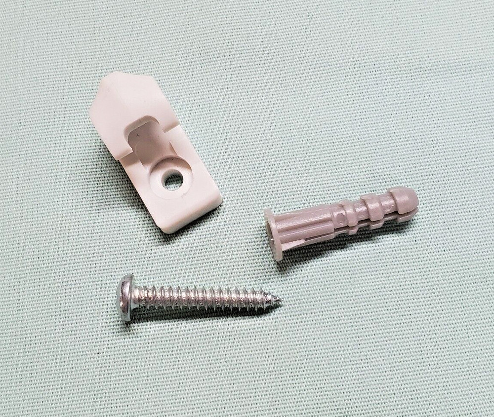 Wire shelf mounting clips, plastic anchors and screws, 5 each