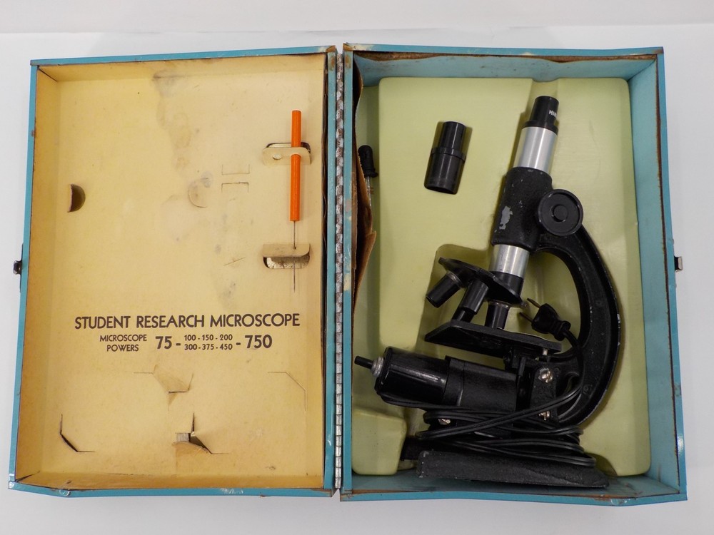 VTG USED MICROCRAFT STUDENT RESEARCH MICROSCOPE PLUG METAL CARRYING CASE 75-750