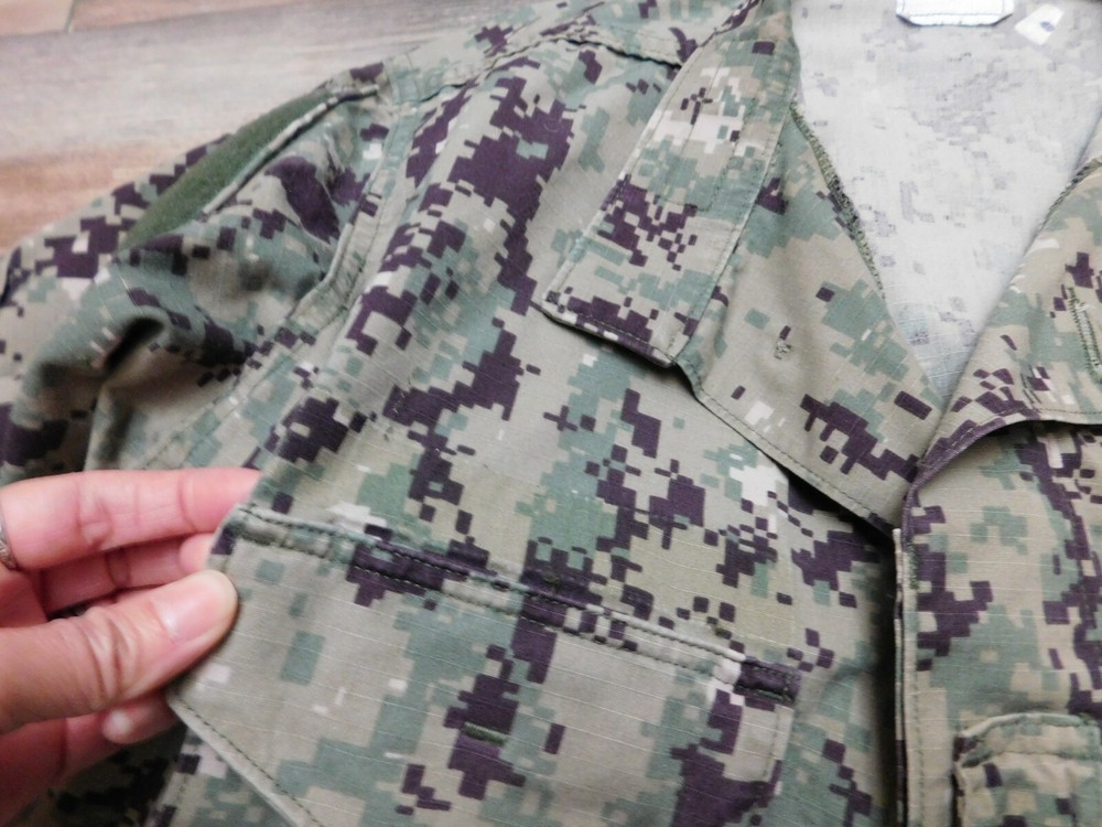 US NAVY WORKING BLOUSE COAT SIZE MEDIUM - REGULAR