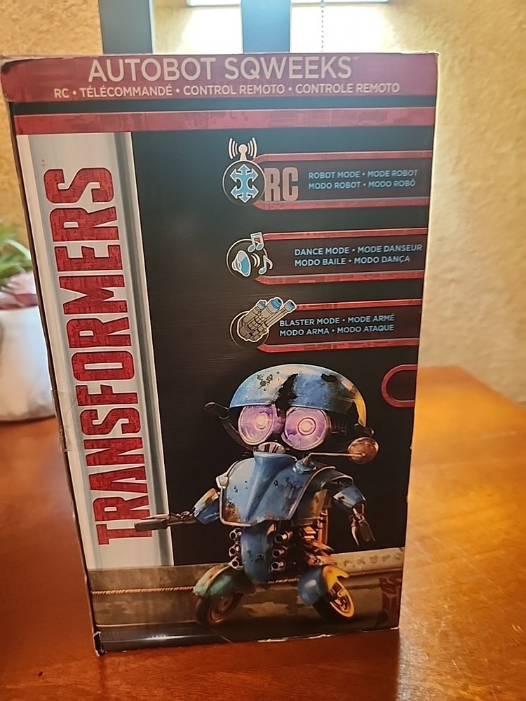 Hasbro Transformers Autobot Sqweeks RC Telecommande Dance Blaster Mode Ages 6+