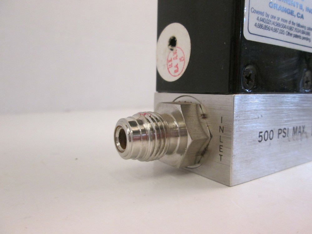 Unit UFC-1100 Mass Flow Controller, HCL, 100 SCCM