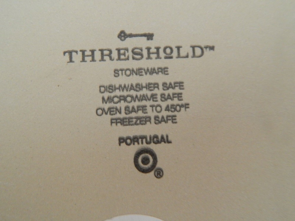 Threshold Stoneware Baking Dish 2.5 qt Oval Dishwasher/Microwave Safe