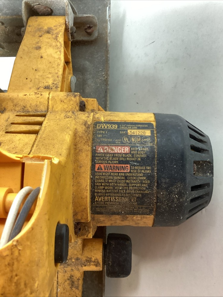 Dewalt DW939 18V Cordless Circular Saw Tool Only (Broken Handle ) *READ