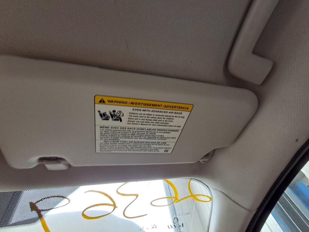 2012 FORD FOCUS Sun visor w/o illumination; Right