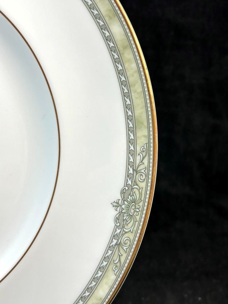 Royal Doulton Isabella Original Shape 5 Piece Place Setting