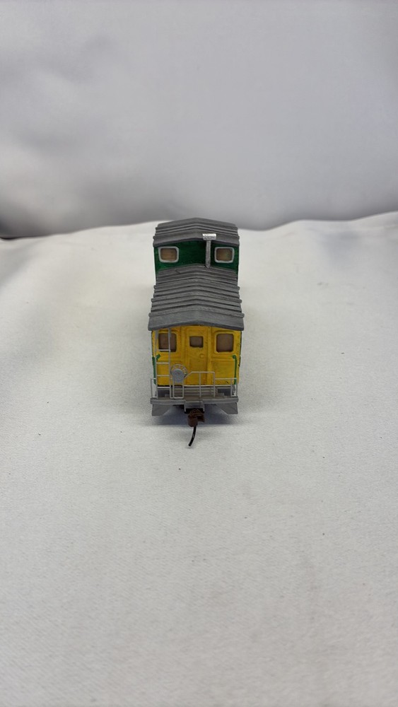 Bachmann HO Train Display Caboose NORTHERN PACIFIC RAILWAY
