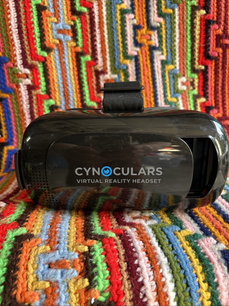 CYNOCULARS: VIRTUAL REALITY HEADSET