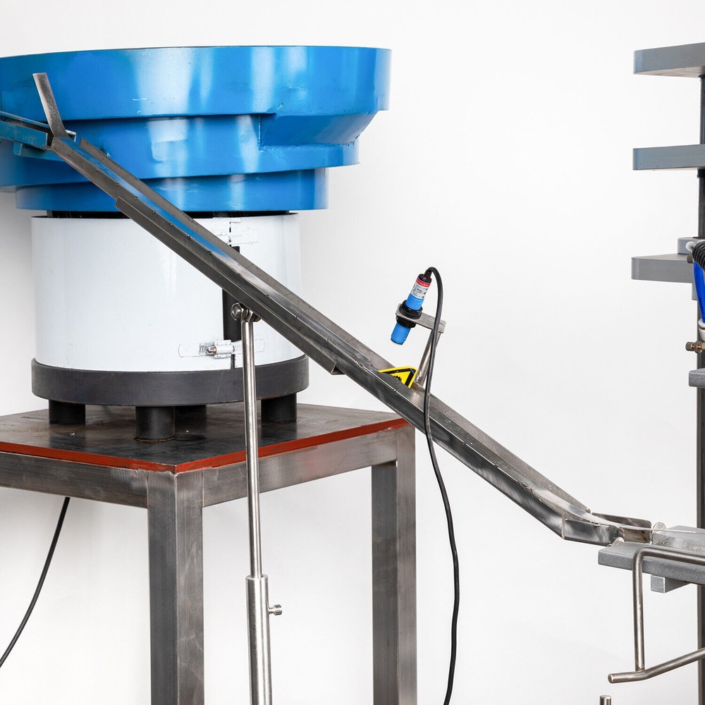 Caps Feeder Cap Sorting Conveyor For Automatic Bottle Capping Screw Lock Machine