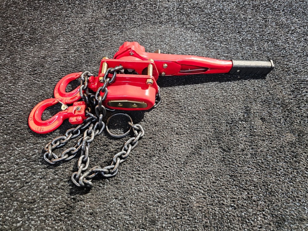 American Power Pull 1.5 Ton Chain Puller w/Thick Steel Construction. Model #615