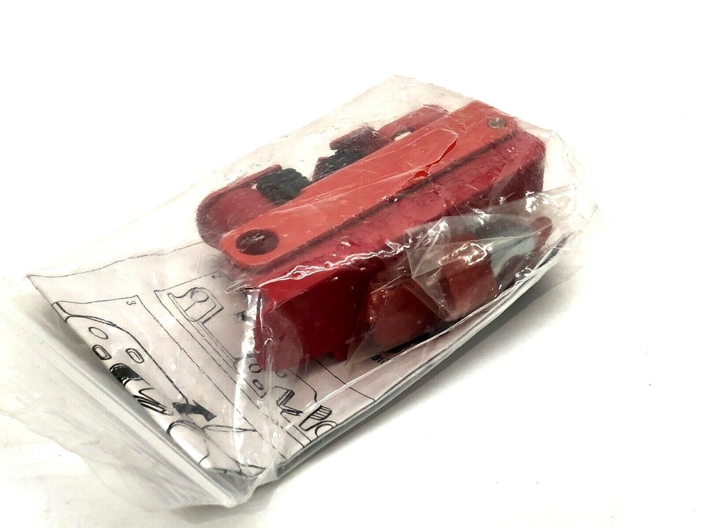 Master Lock 2CJK2 Clamp On Breaker Lock Out