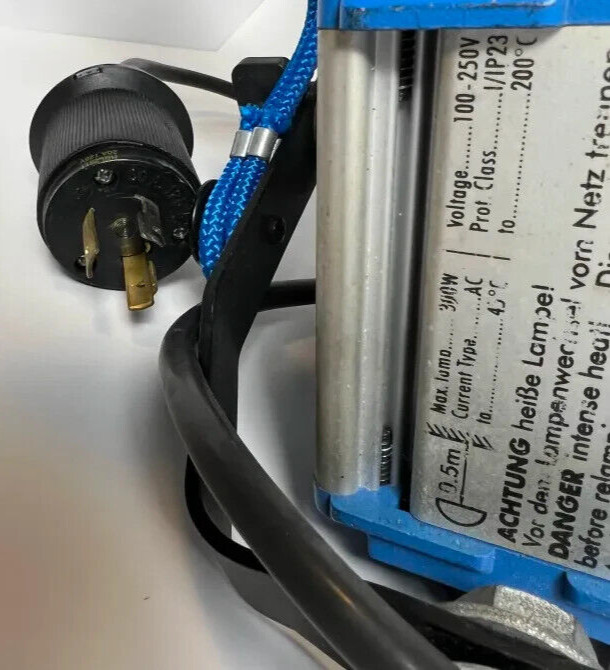 Arri 300 Plus Studio Light With Barn Doors & Bulb