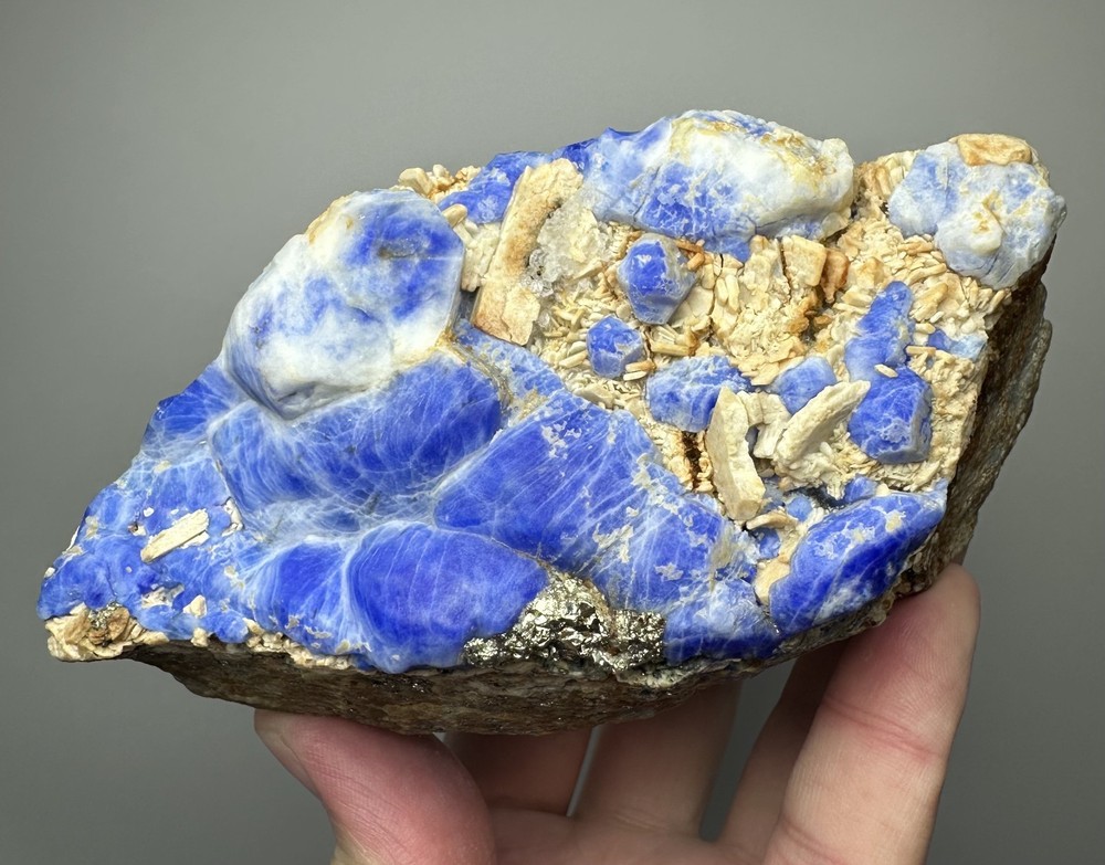 695 Gr. Fluorescent Phosphorescent Blue Hackmanite Crystals Cluster, Forsterite