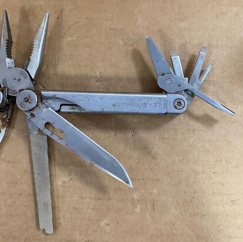 VINTAGE LEATHERMAN WAVE MULTI-TOOL.
