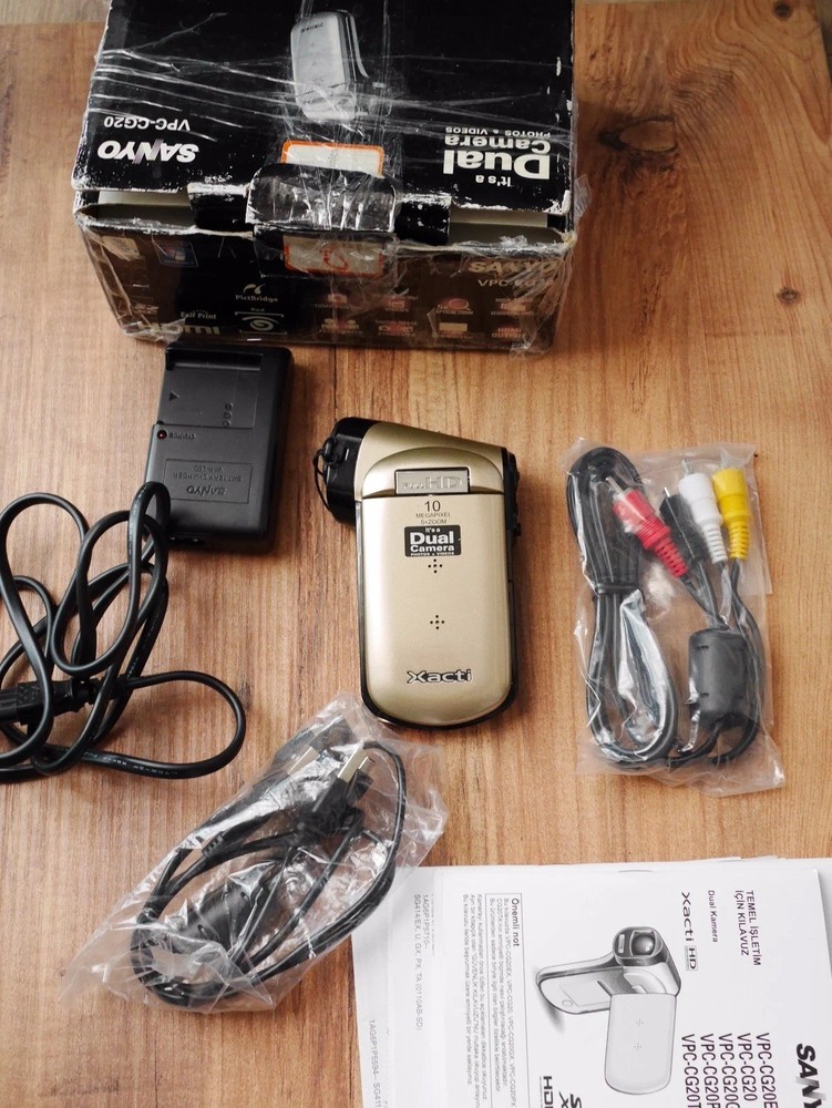 Sanyo VPC-CG20 High Definition Flash Media Camcorder