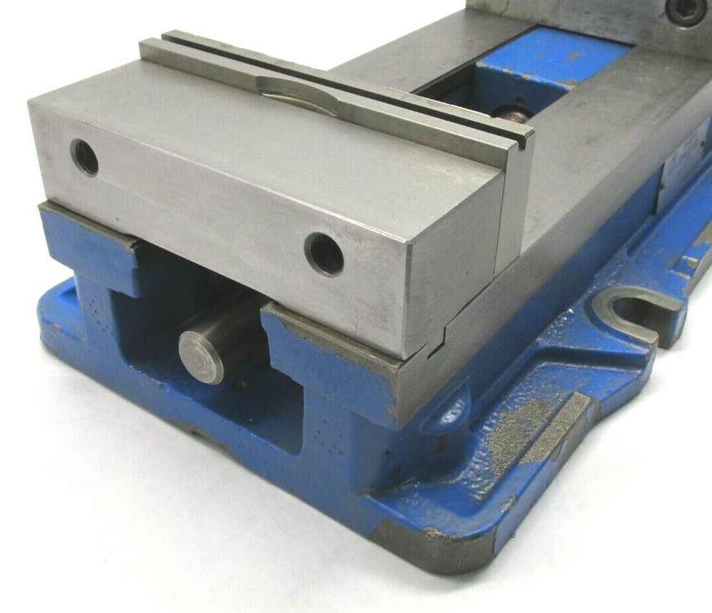 KURT ANGLOCK 6" MILLING MACHINE VISE w/ JAWS - #D688