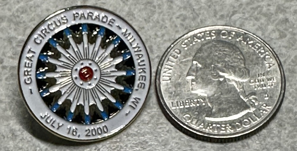 2000 GREAT CIRCUS PARADE Milwaukee Lapel Hat Pin [W]