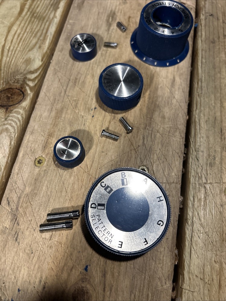 5 White Dressmaster Model 423 Sewing Machine Knobs & Screws