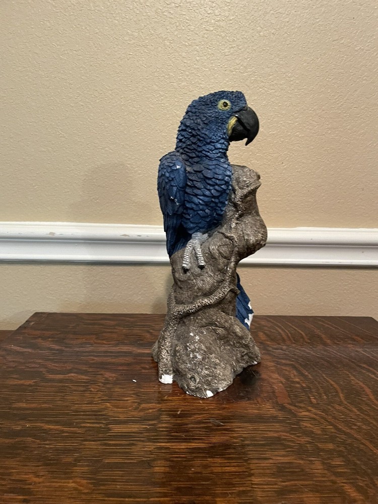 Animal Classic statue
