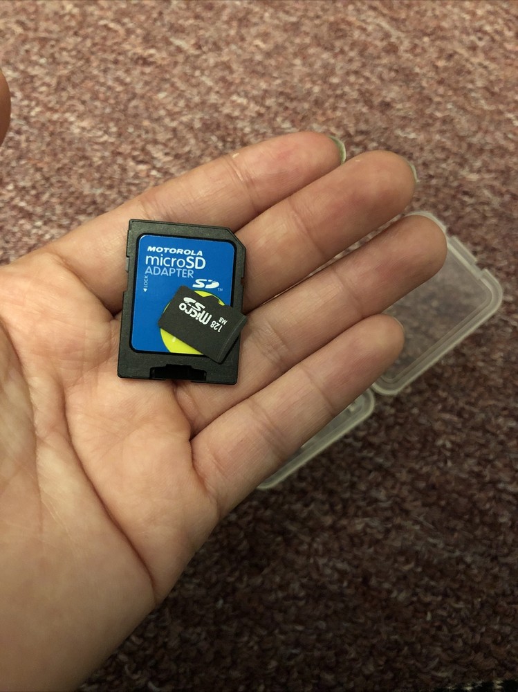 Motorola MicroSD to SD Memory Card Adapter (with MicroSD) with Case *NO TRACKING