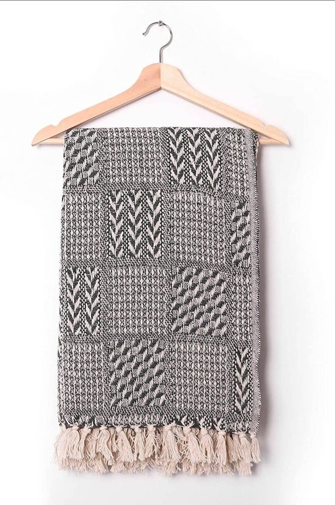 Common Threads Trow Blanckets