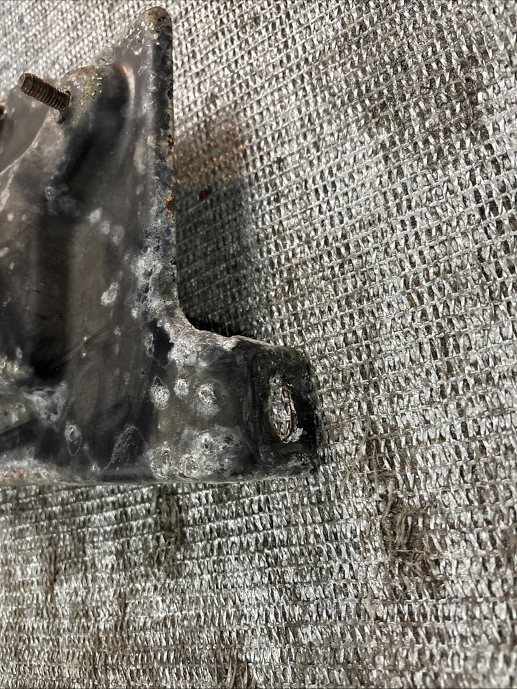 gmc sierra 3500 battery tray 2000