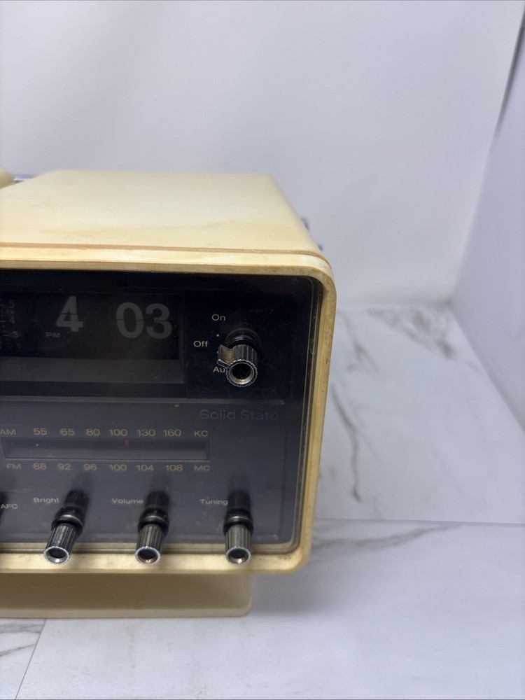 Rare 1974 RCA AT 059Y “ELVIS ” "LUNAR 1" AM/FM/Television/Clock- Tested