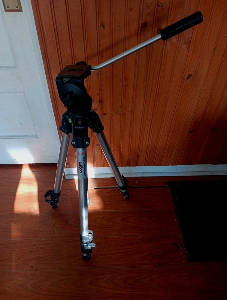 Bogen 3011 Tripod with 3126 Head