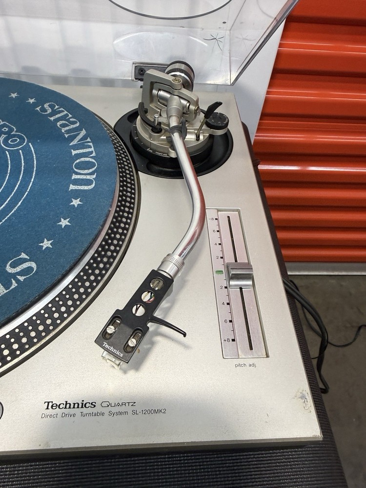 Technics SL-1200MK2 Direct Drive Turntable Quartz Silver
