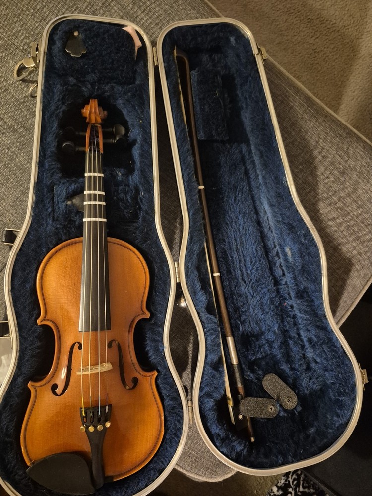 Violin SKB Case with  Chin Rest