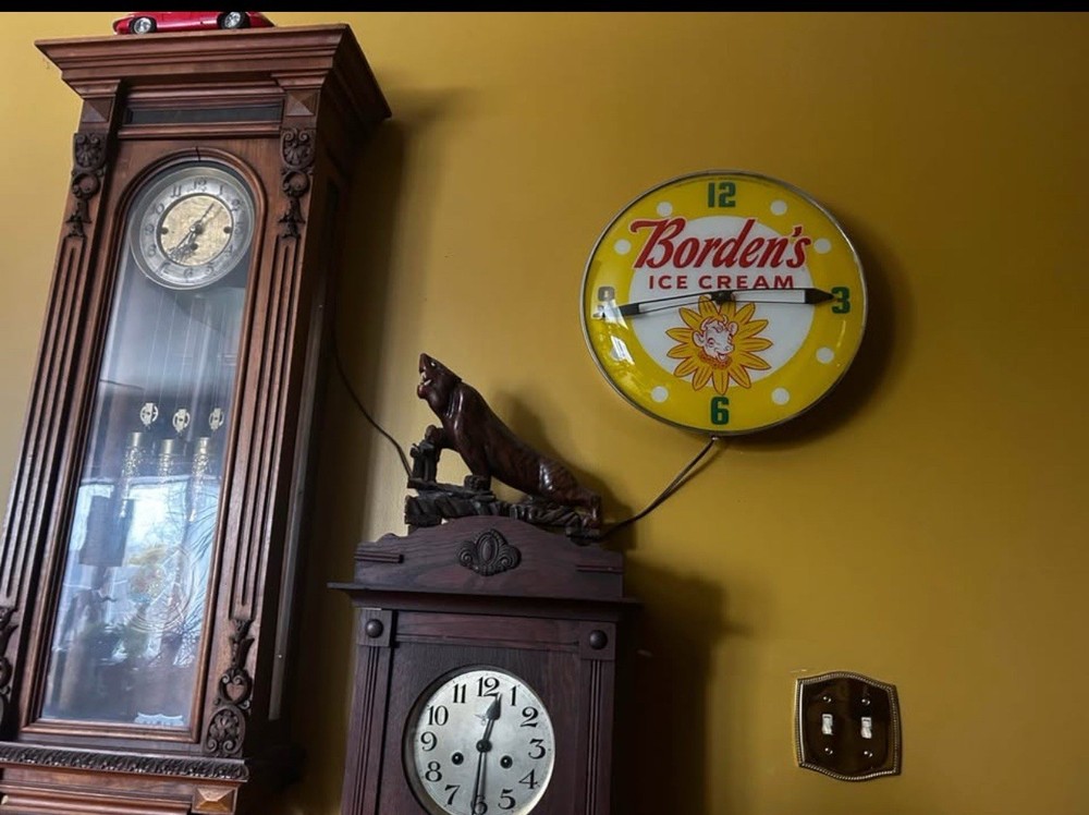 Vintage Borden's Ice Cream Advertisement Clock