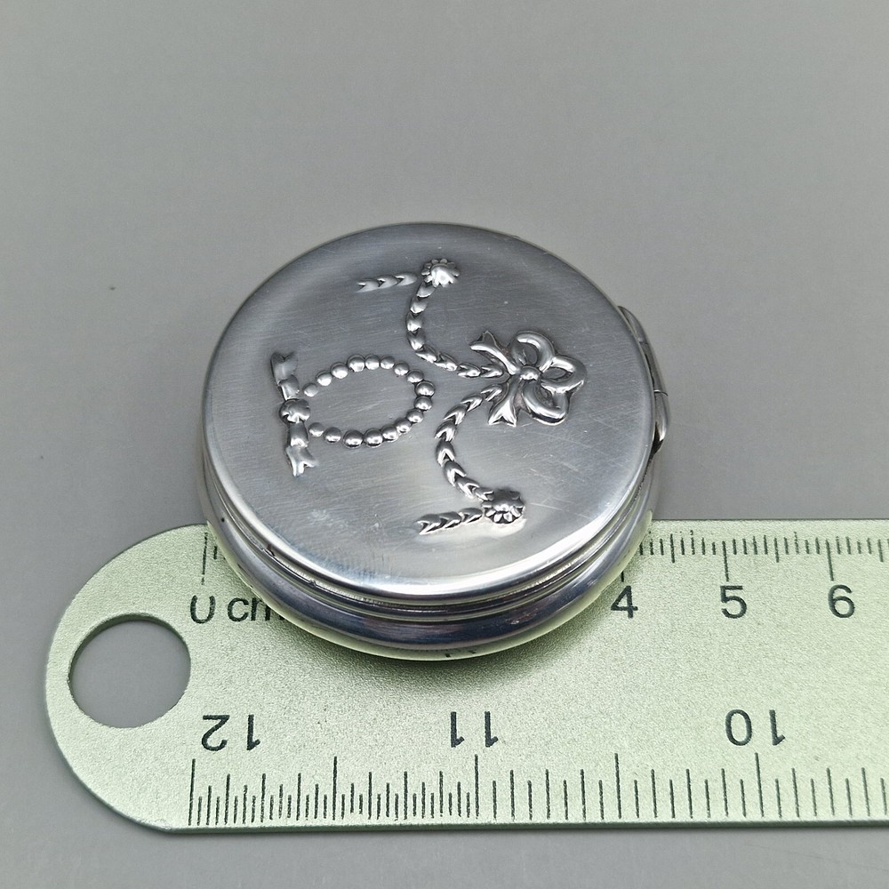 Superb Solid Silver Snuff/Pill Box by Carr's of Sheffield Ltd Sheffield 1994