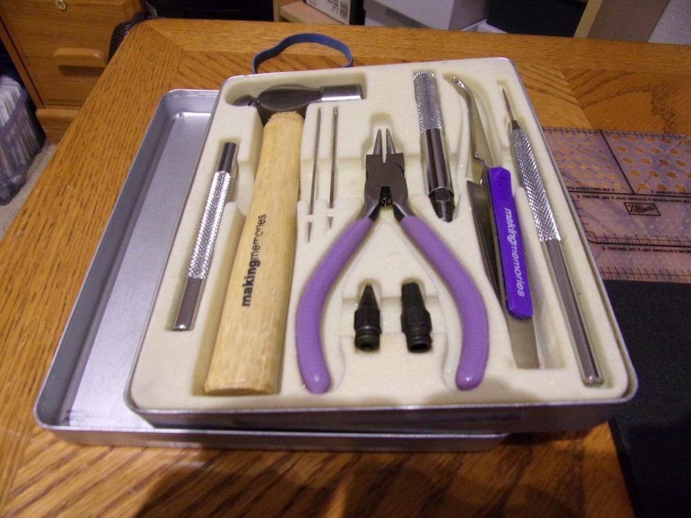 MAKING MEMORIES 10 PIECE TOOL KIT & 4 PIECE MAT PACK