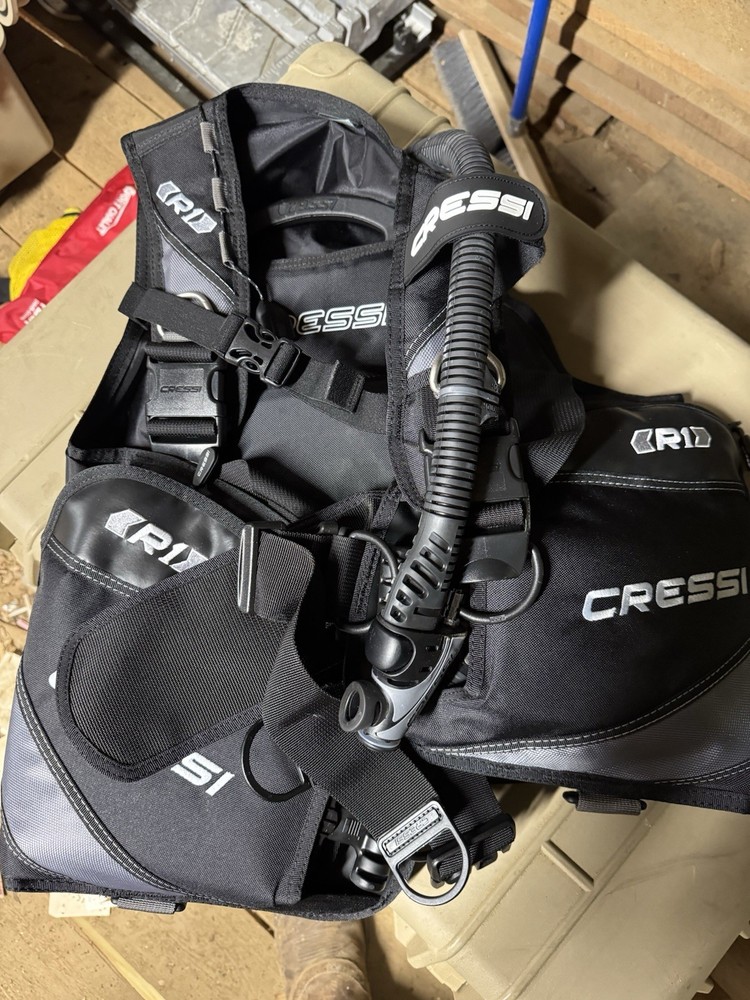 Cressi R1 BCD