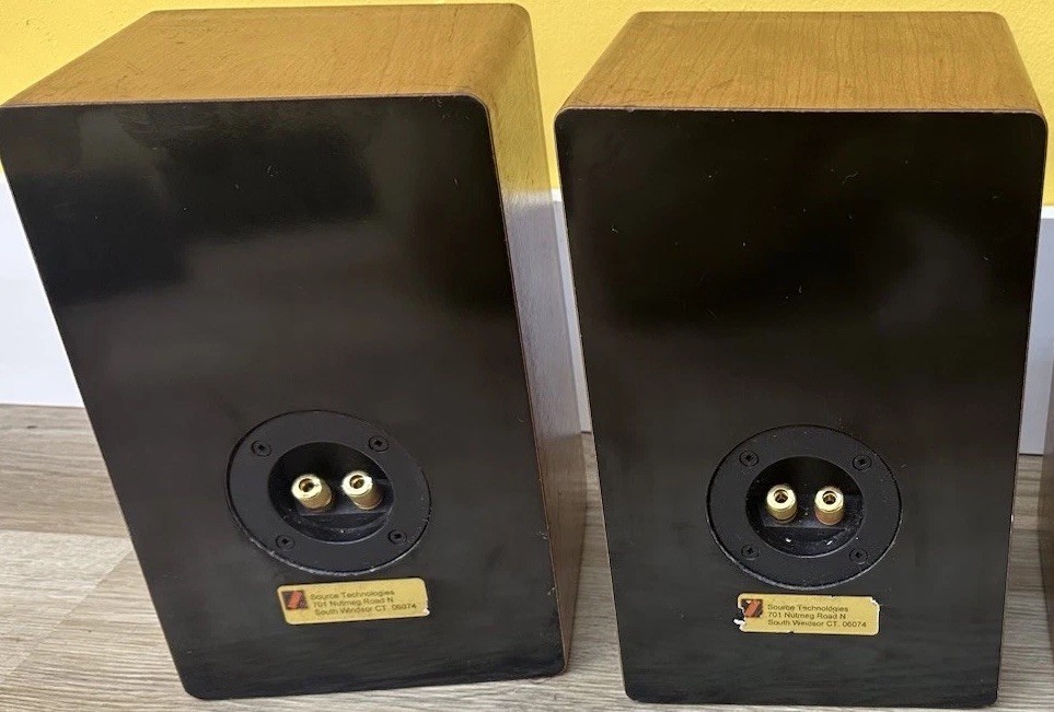 VINTAGE Source Technology Bookshelf Speakers Pair -Tested Works Great