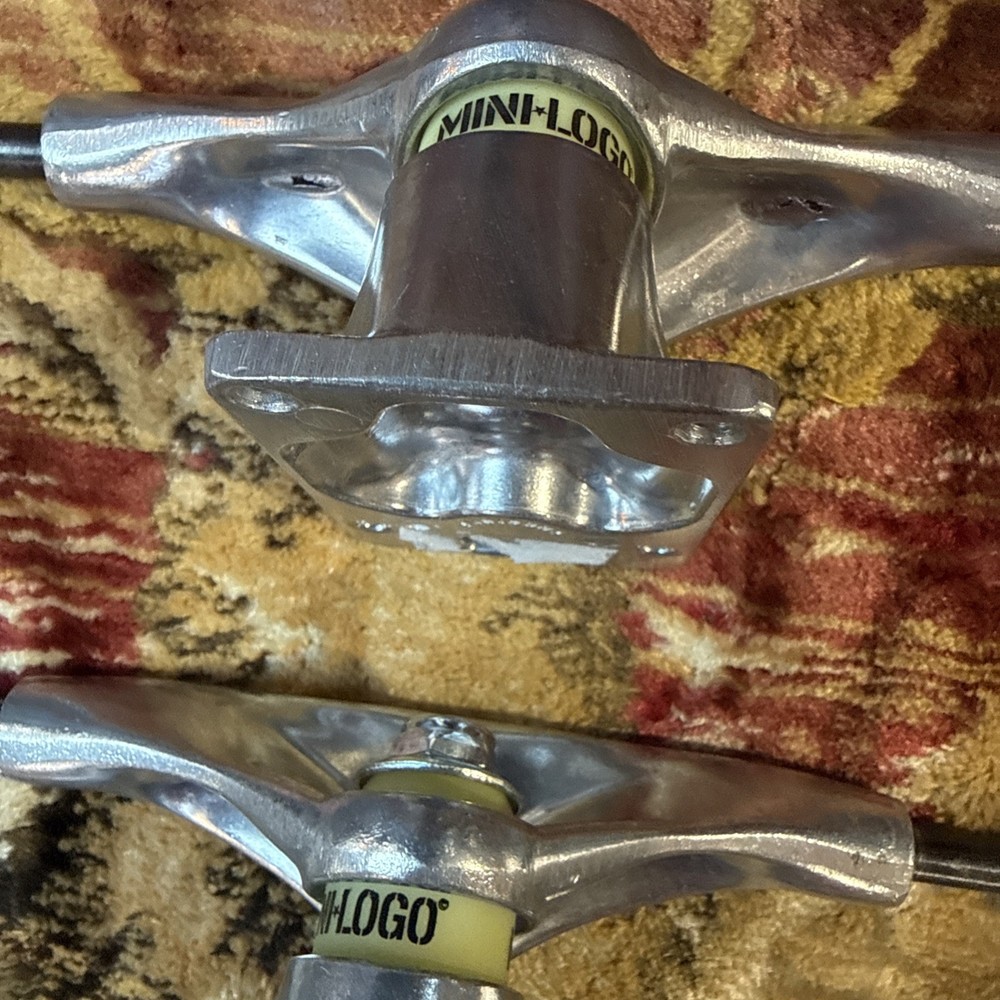 Mini-Logo Skateboard Trucks Lot.