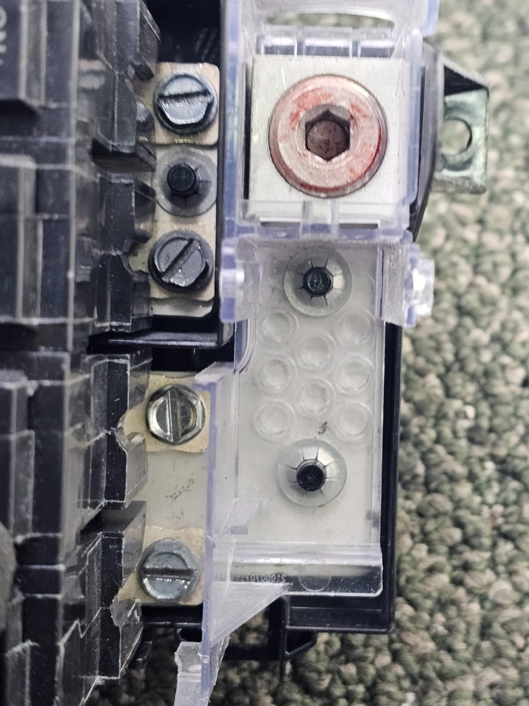 ABB 2100318952P THQMV200P 200A Mounting Bracket 120/240V TYPE THQMV