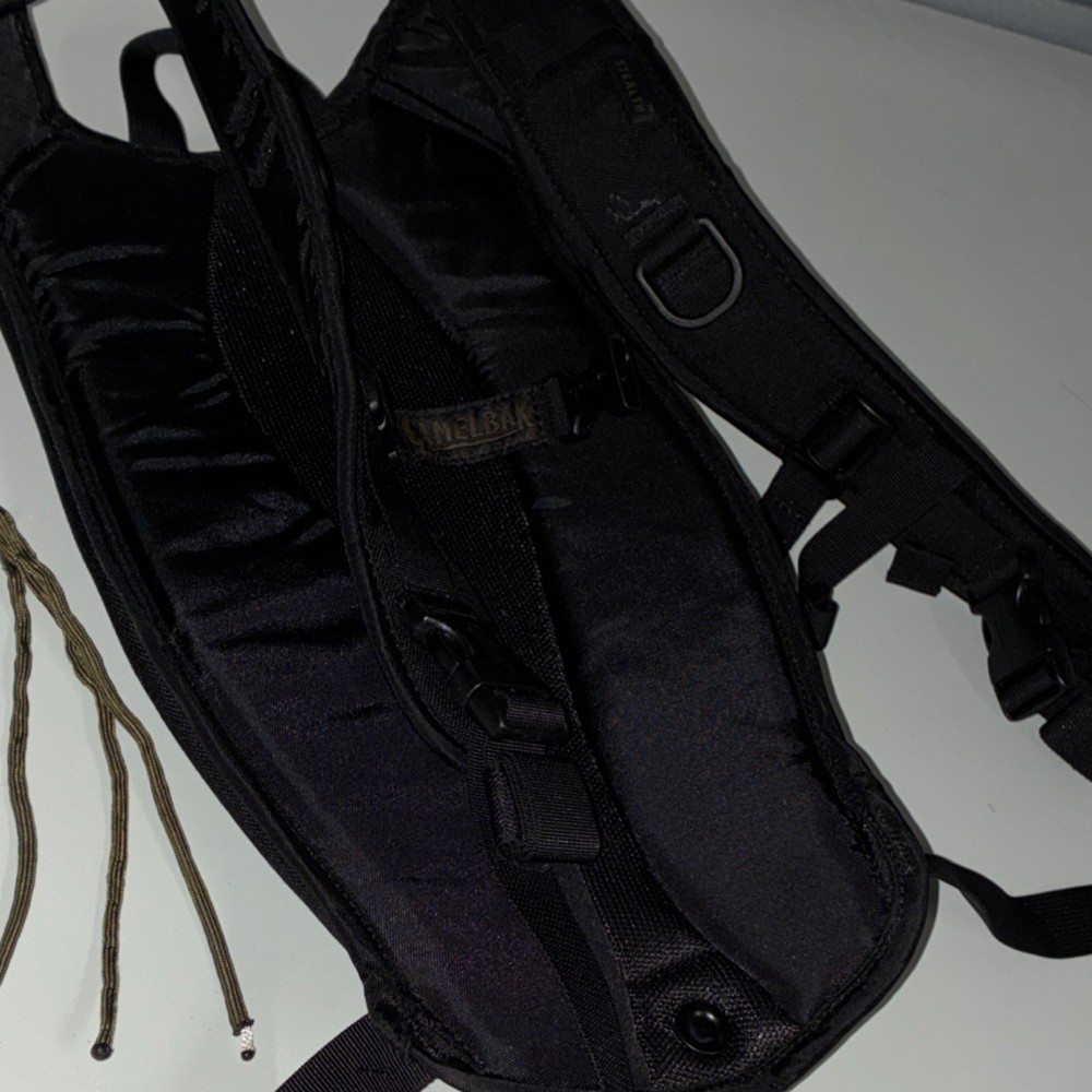 CamelBak Hydration Pack Black Hiking Zip Closure Padded Straps Adjustable Size