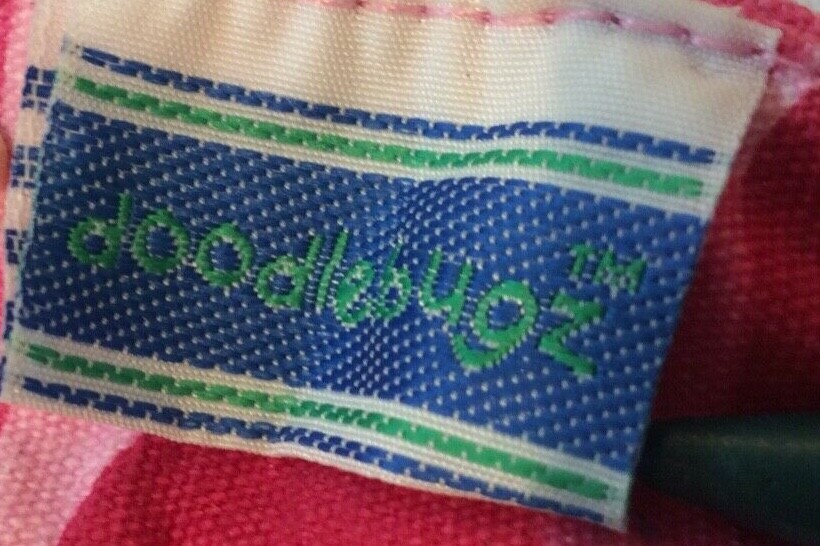 DOODLEBUGZ CRAYOLA CRAYON KEEPER - PINK CAMO WITH CRAYONS