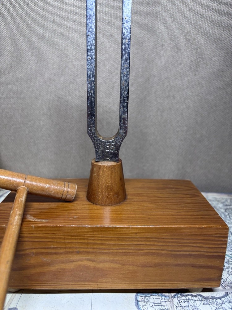 Vintage Chrome Tuning Fork – 435 Hz (A Note) – Decorative & Functional