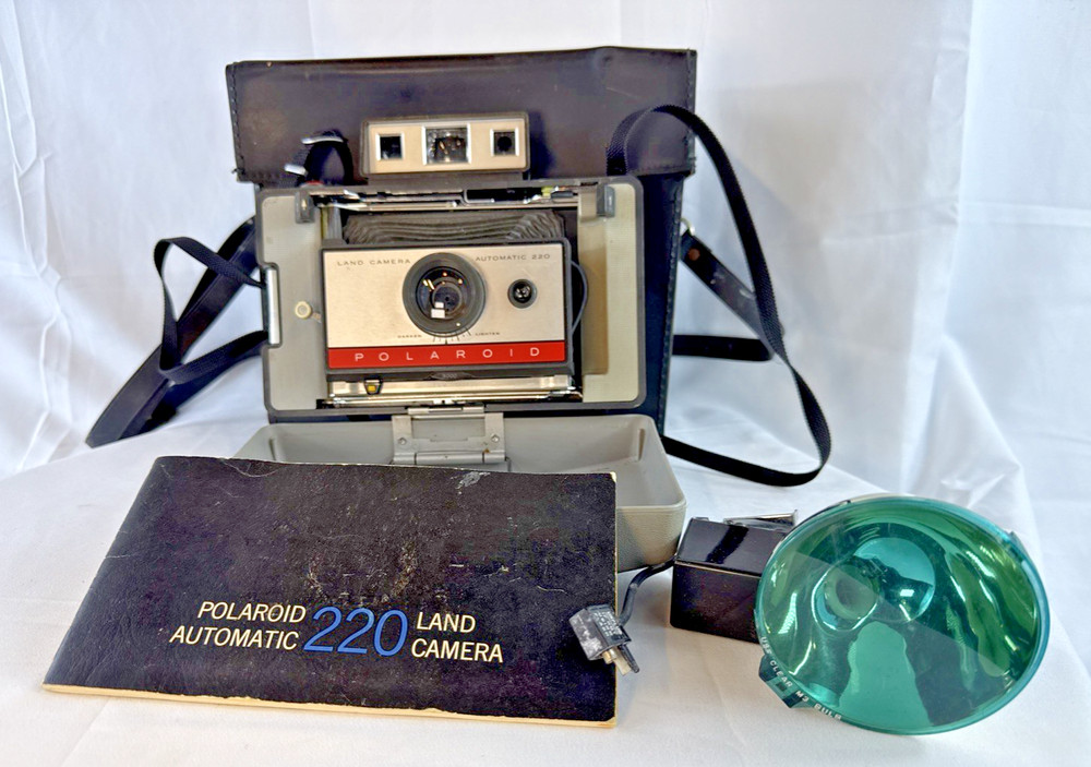 Vintage Polaroid Automatic 220 Land Camera with Case Manual Flash Untested