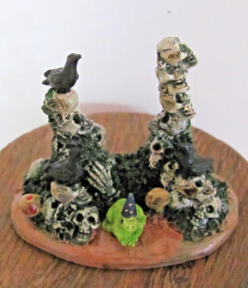 Lemax Spooky Town Accessory - Skull Cairns #14830