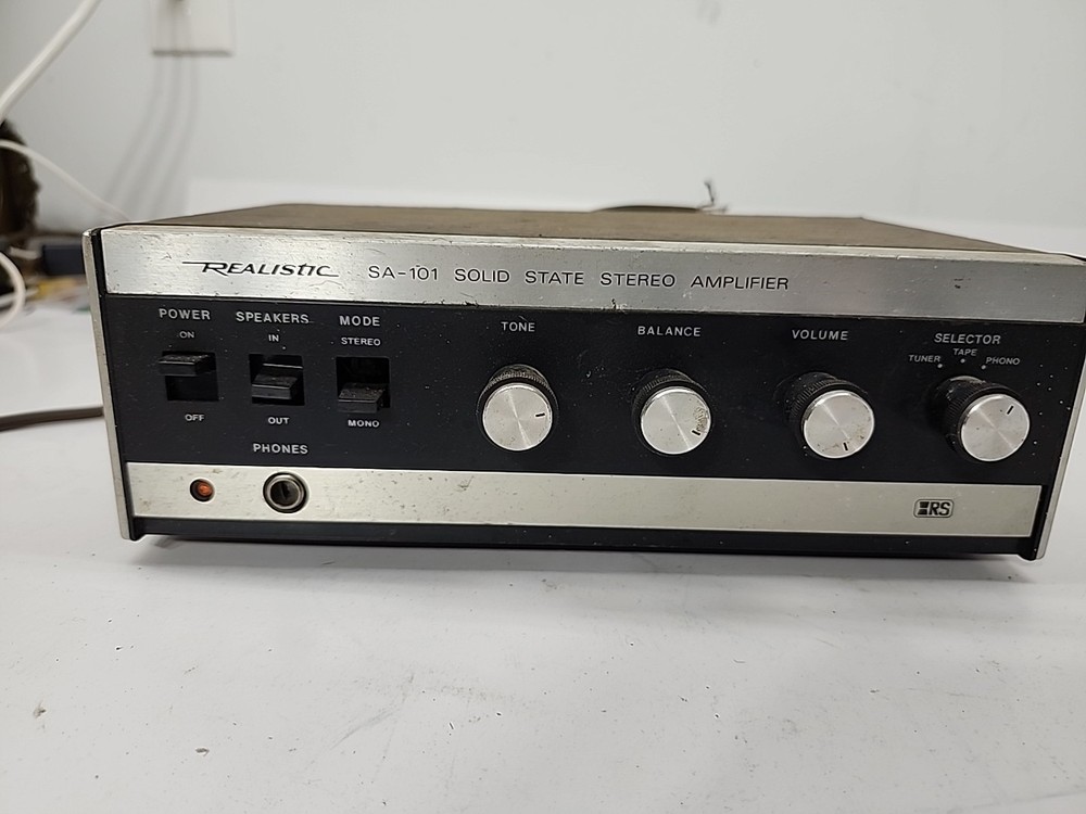 Vintage Realistic SA-101 Solid State Stereo Amplifier RadioShack Powers On As Is