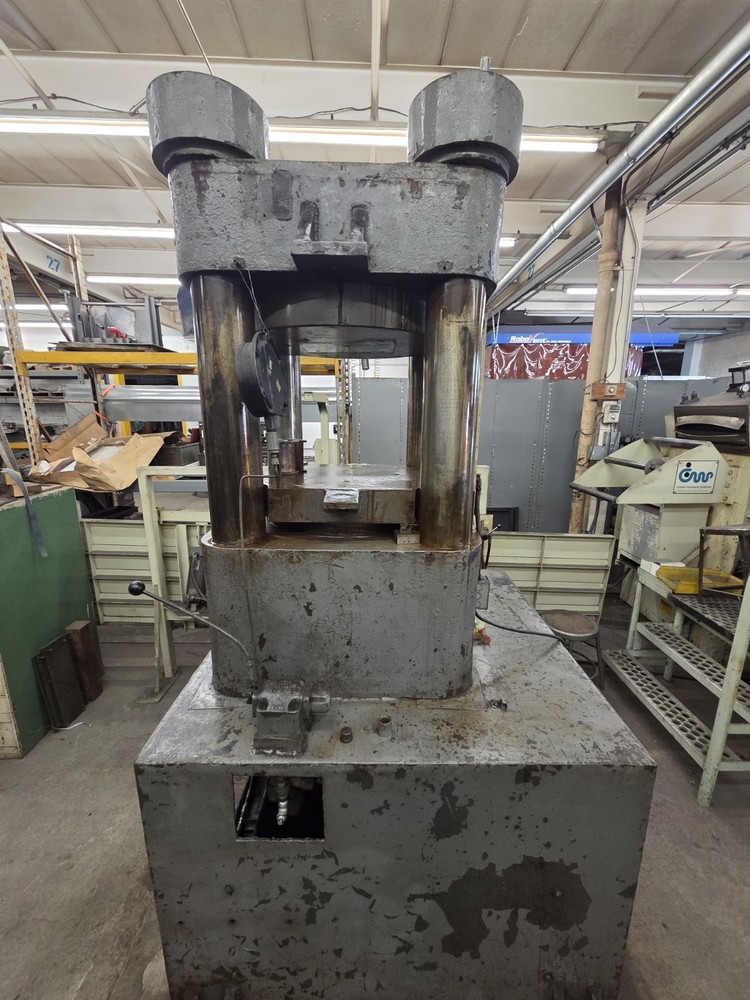 Hydraulic press 1000 Ton