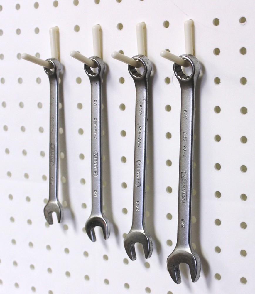 100 Peg Hooks 1/4" Pegboard tool & craft organizers